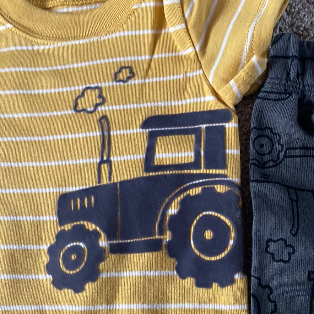 NWOT Carter’s tractor 2 piece set - Picture 2 of 4